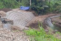 Warga Kecamatan Oba dan Oba selatan soroti kinerja Dinas PUPR Malut atas proyek pemasangan bronjong dan anggaran pemeliharaan jalan Payahe- Dahepodo. 