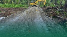 Pembangunan Jalan Produksi Payahe, Kecamatan Oba, Tidore Kepulauan ditargetkan rampung pada Desember 2025, tahapan pekerjaan saat ini sudah 70%.