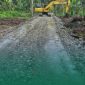 Pembangunan Jalan Produksi Payahe, Kecamatan Oba, Tidore Kepulauan ditargetkan rampung pada Desember 2025, tahapan pekerjaan saat ini sudah 70%.