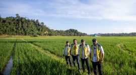 Kepala BWS Malut bersama rombongan saat meninjau proyek pekerjaan irigasi di Weda Selatan beberapa waktu lalu